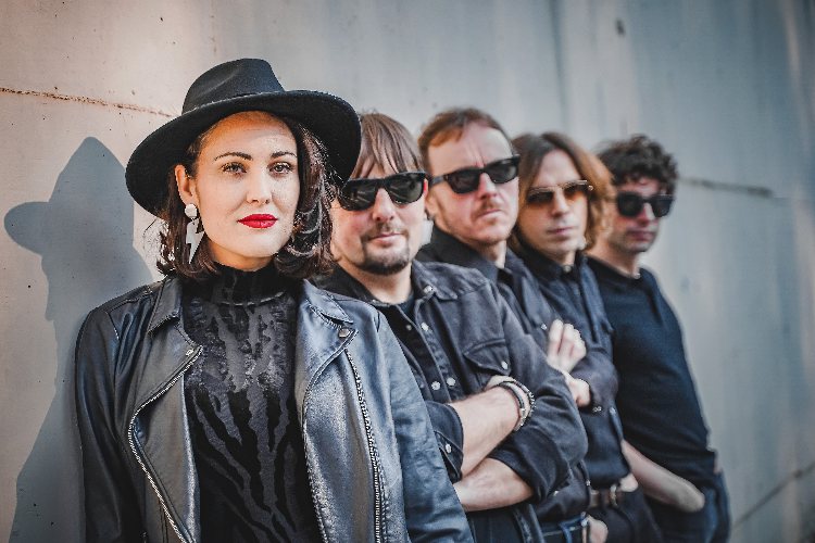 Fotografía promocional de Noa & The Hell Drinkers en Sabiñánigo go!