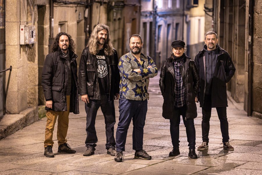 Fotografía promocional de O Sonoro Maxín en Mós