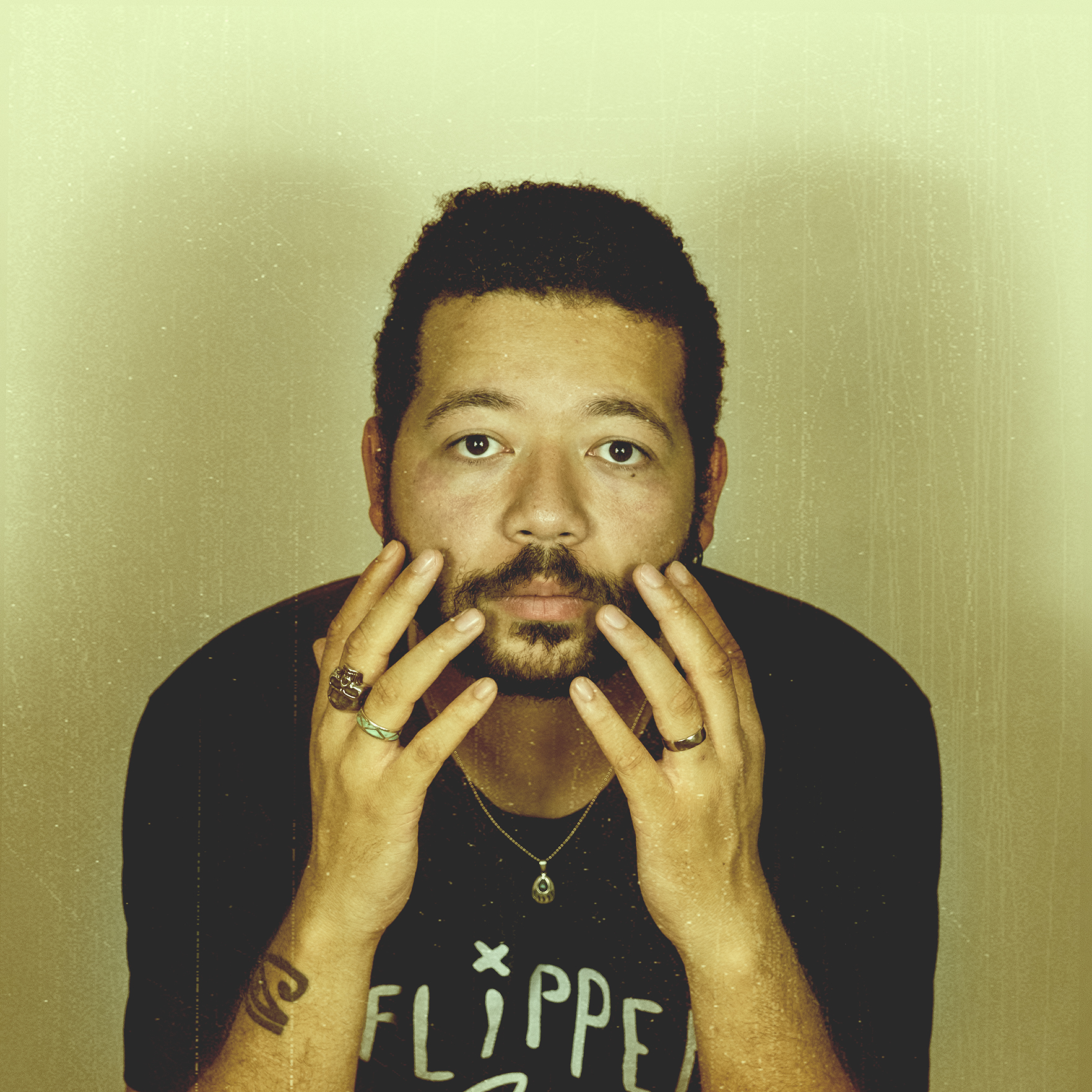 Fotografía promocional de Rodrigo Ramos en Santiago de Compostela