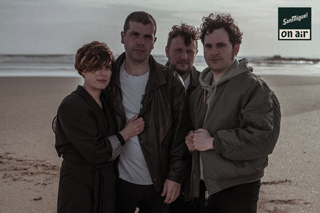 Fotografía promocional de SAN MIGUEL ON AIR en Pamplona: TRIÁNGULO DE AMOR BIZARRO