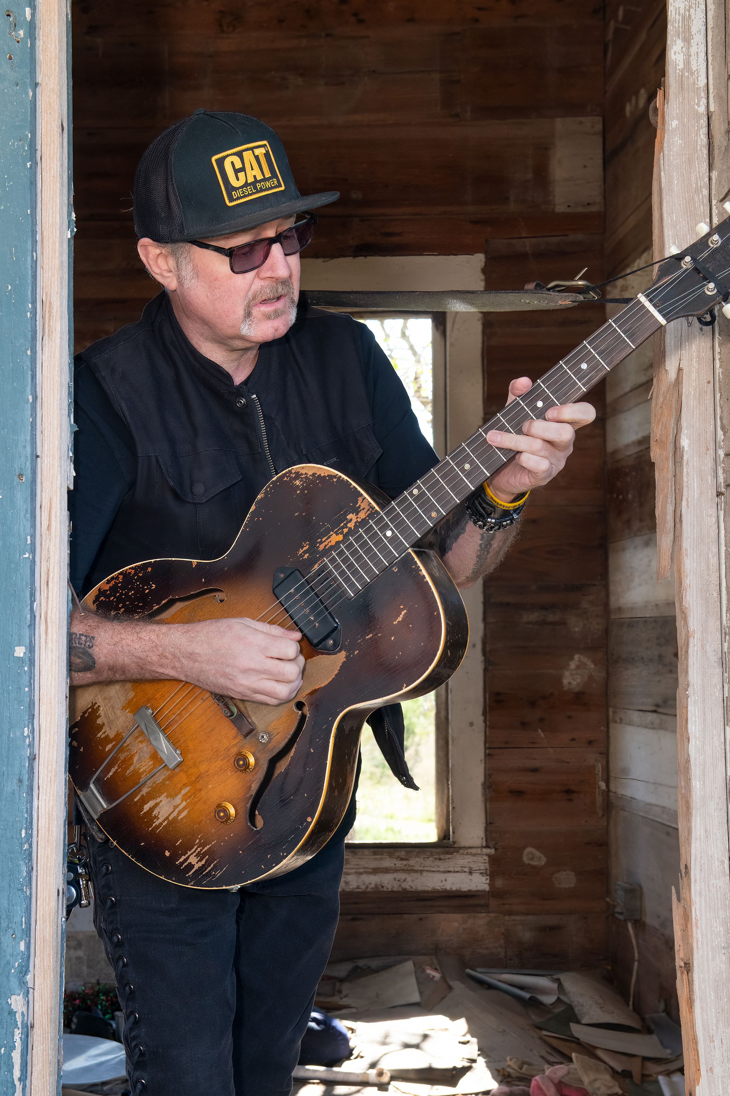 Fotografía promocional de Scott H. Biram en Madrid