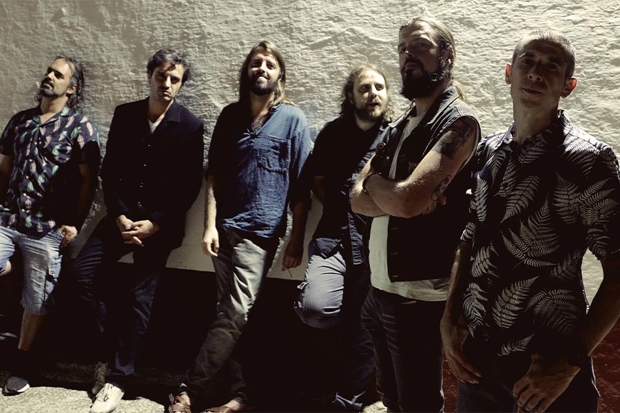 Promotional photograph of Sweet Hole en Malandar.