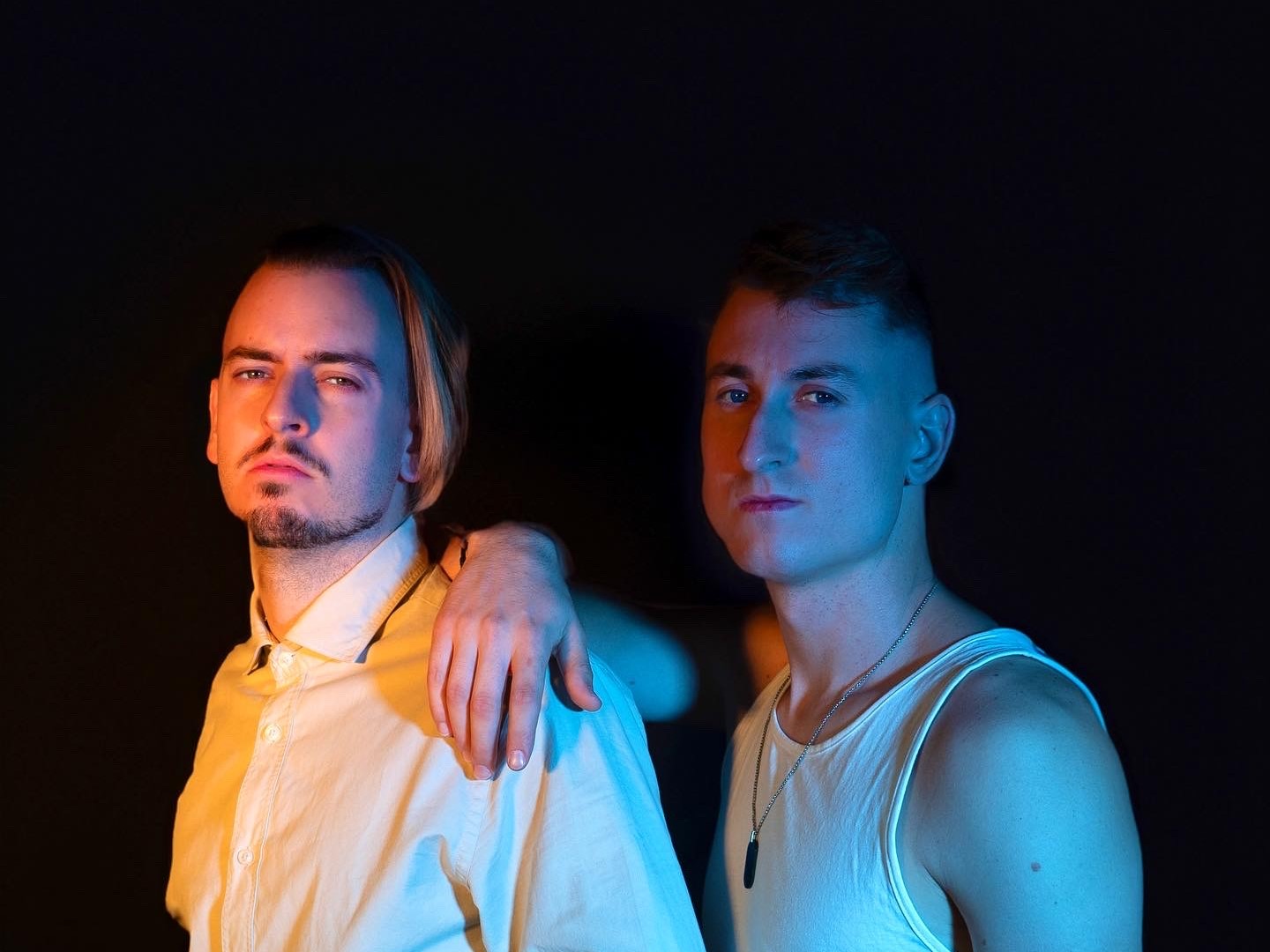 Fotografía promocional de VERONA + LES BLONDES en Granada. Playmobil Club