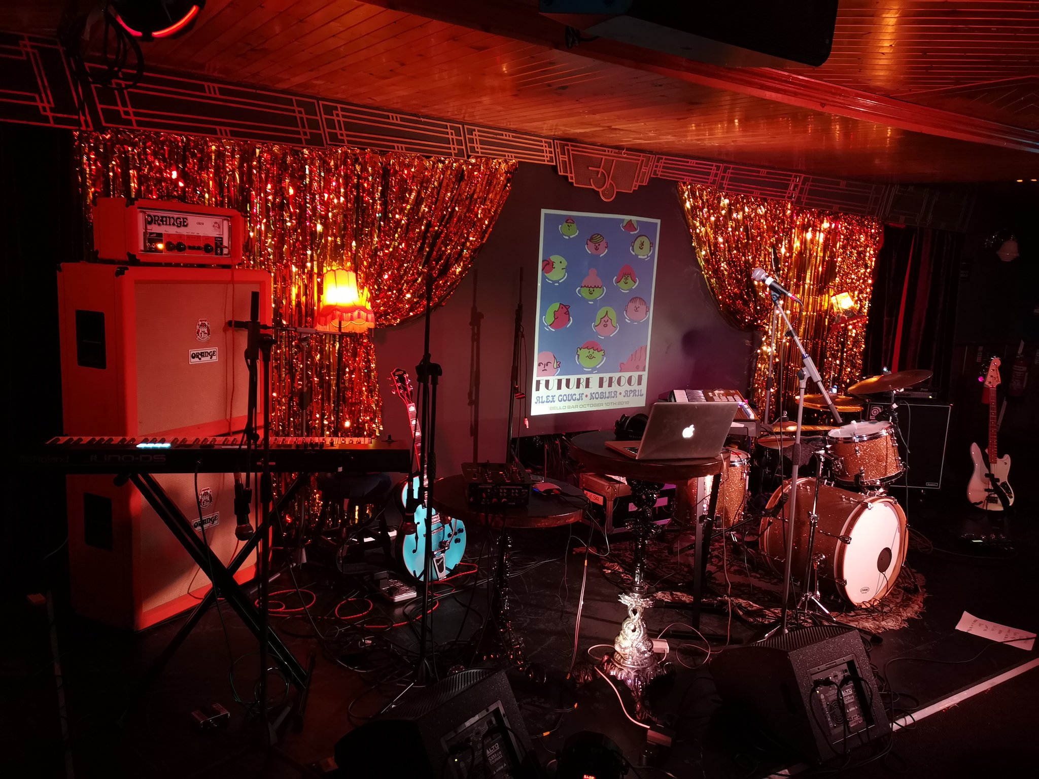 Promofoto von Concierto de Still House Plants en Dublin.