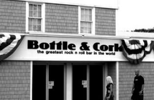 Photographie promotionnelle de Concierto de The Bacon Brothers en Dewey Beach.