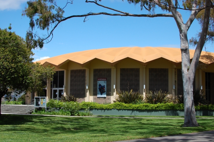Imagen de Campbell Hall UCSB
