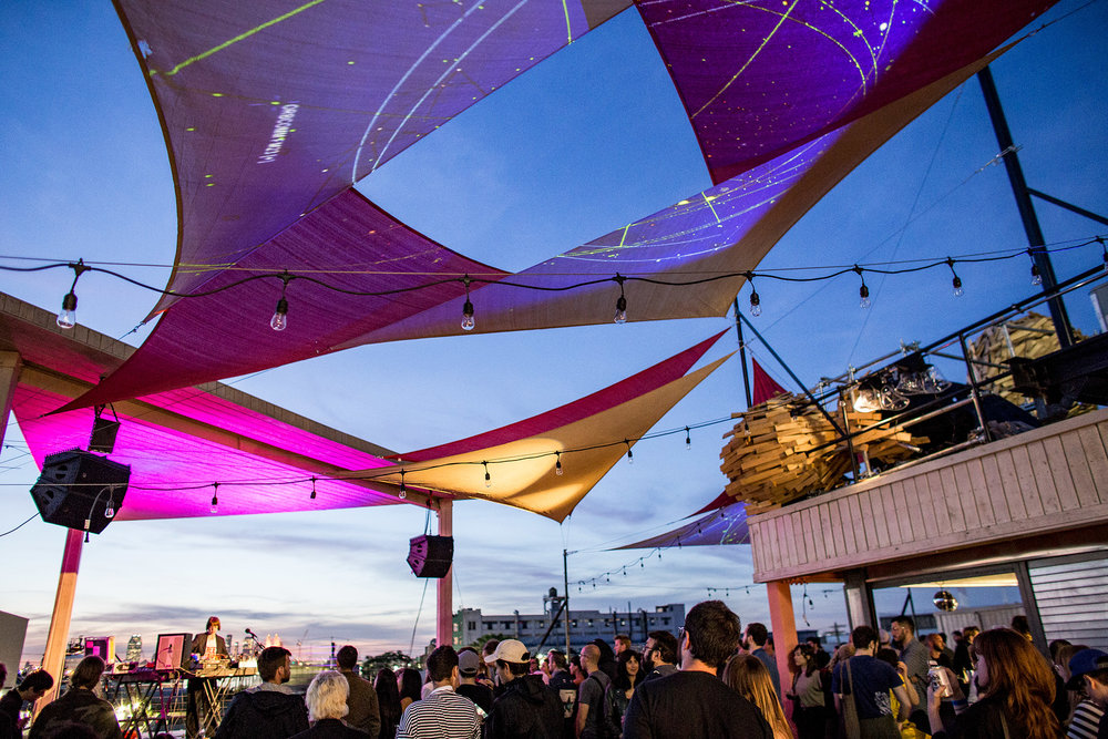 Promotional photograph of Concierto de Karl Denson's Tiny Universe en Brooklyn.