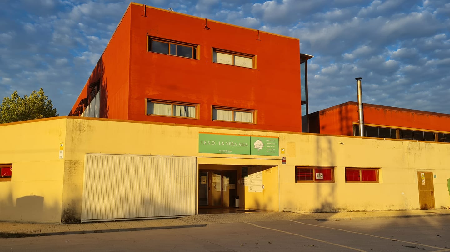 Imagen de Explanada del instituto IESO La Vera Alta