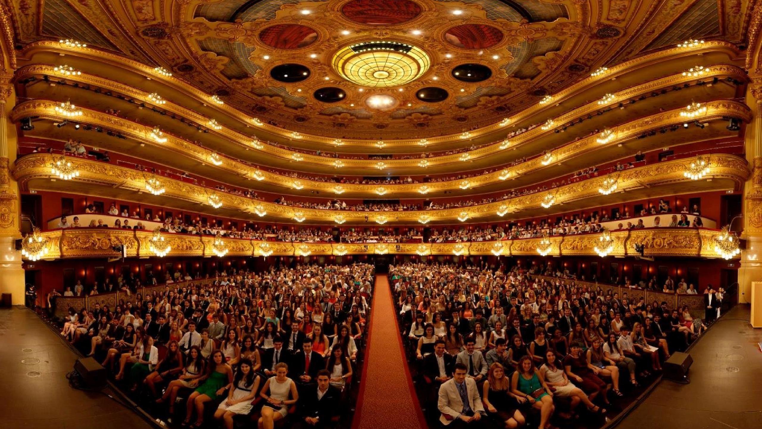 Театр со зрителями. Театр Лисеу в Барселоне. Гран ТЕАТРО дель Лисео Барселона. Оперный театр Лисео в Испании. Большой театр Лисео.