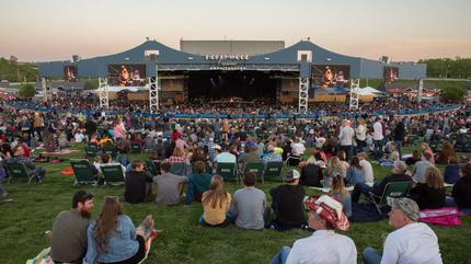 Willie Nelson + Alison Krauss + Trampled By Turtles concerto em Maryland Heights
