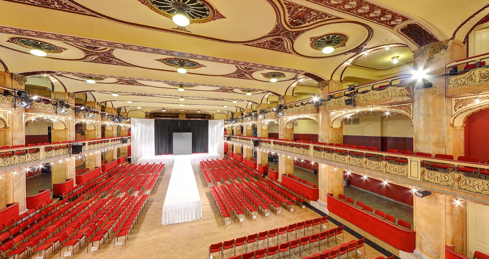 Imagen de Lucerna Velký sál