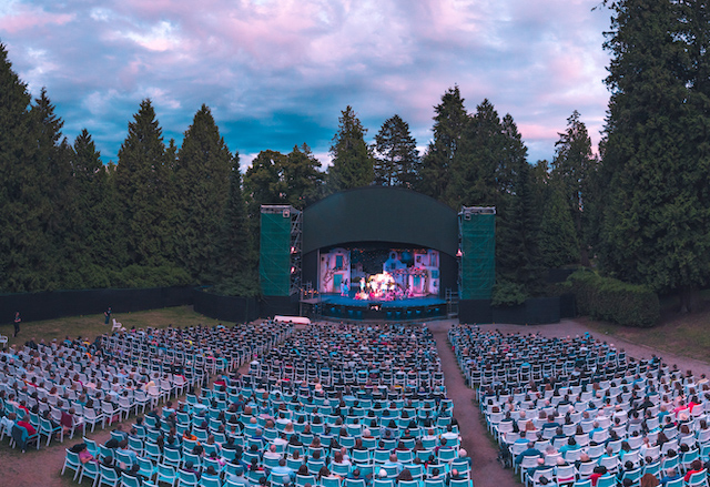 Fotografia promocional de Concierto de Down With Webster en Vancouver.