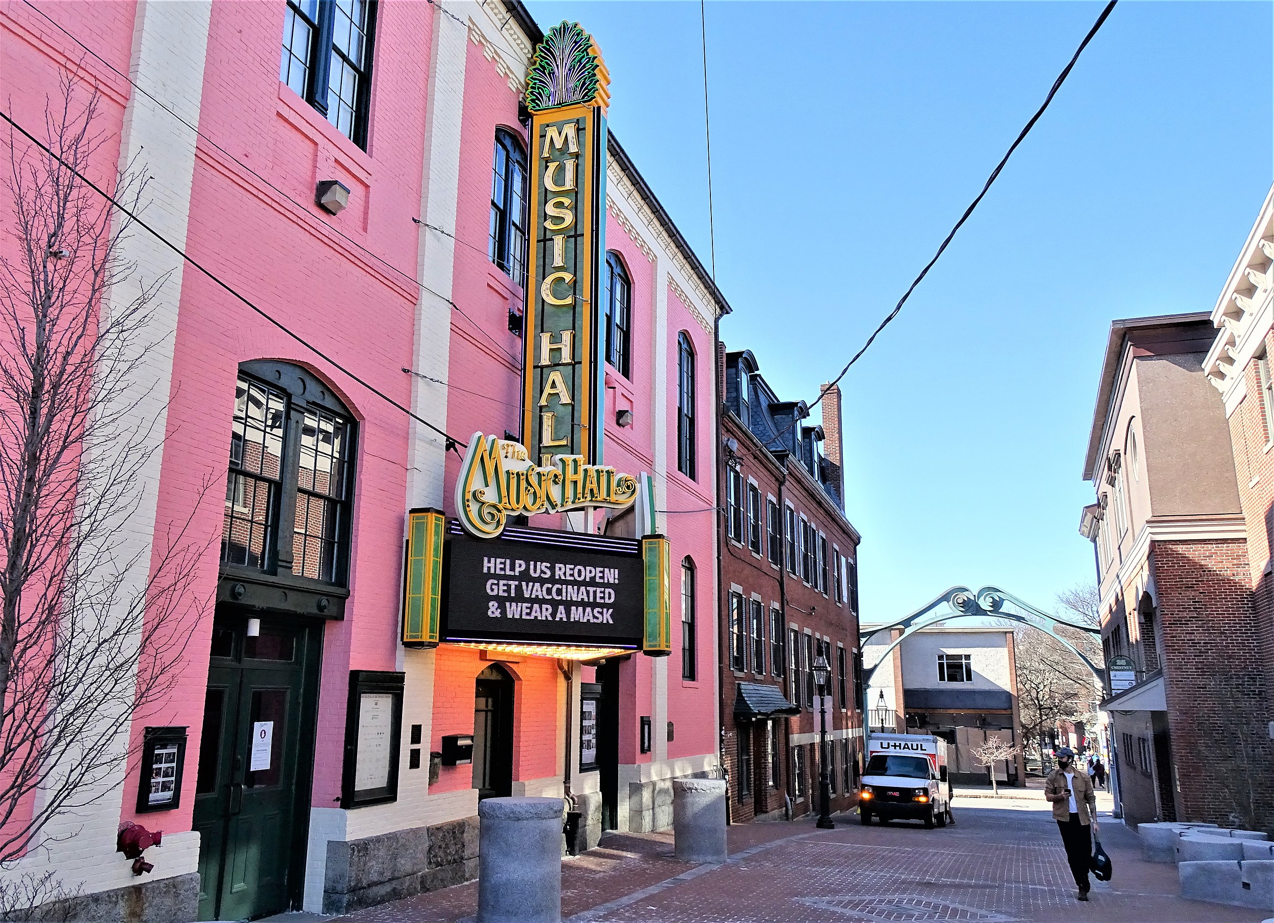 Promotional photograph of Concierto de Trae Crowder en Portsmouth.