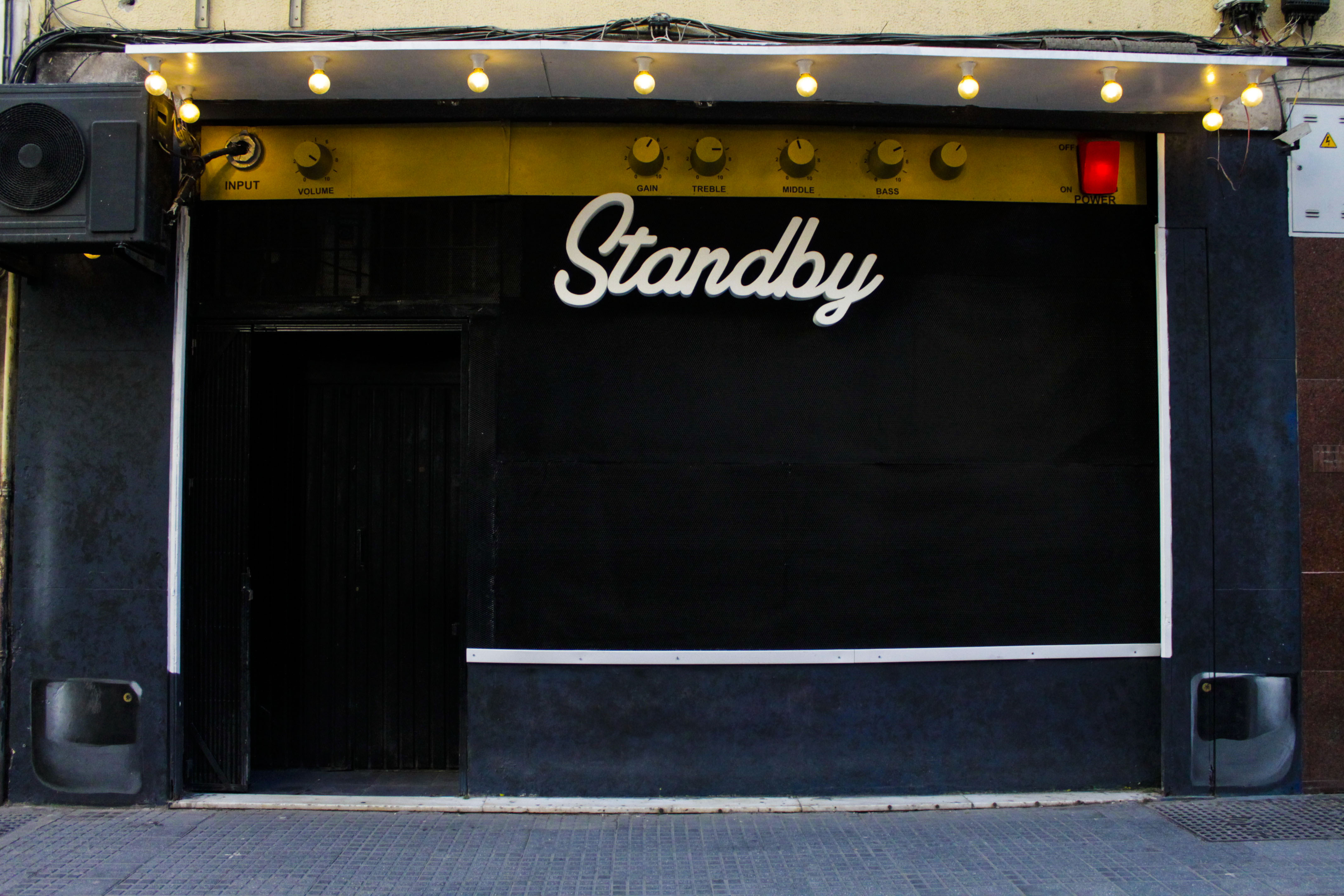 Imagen de Stand By Rock Bar