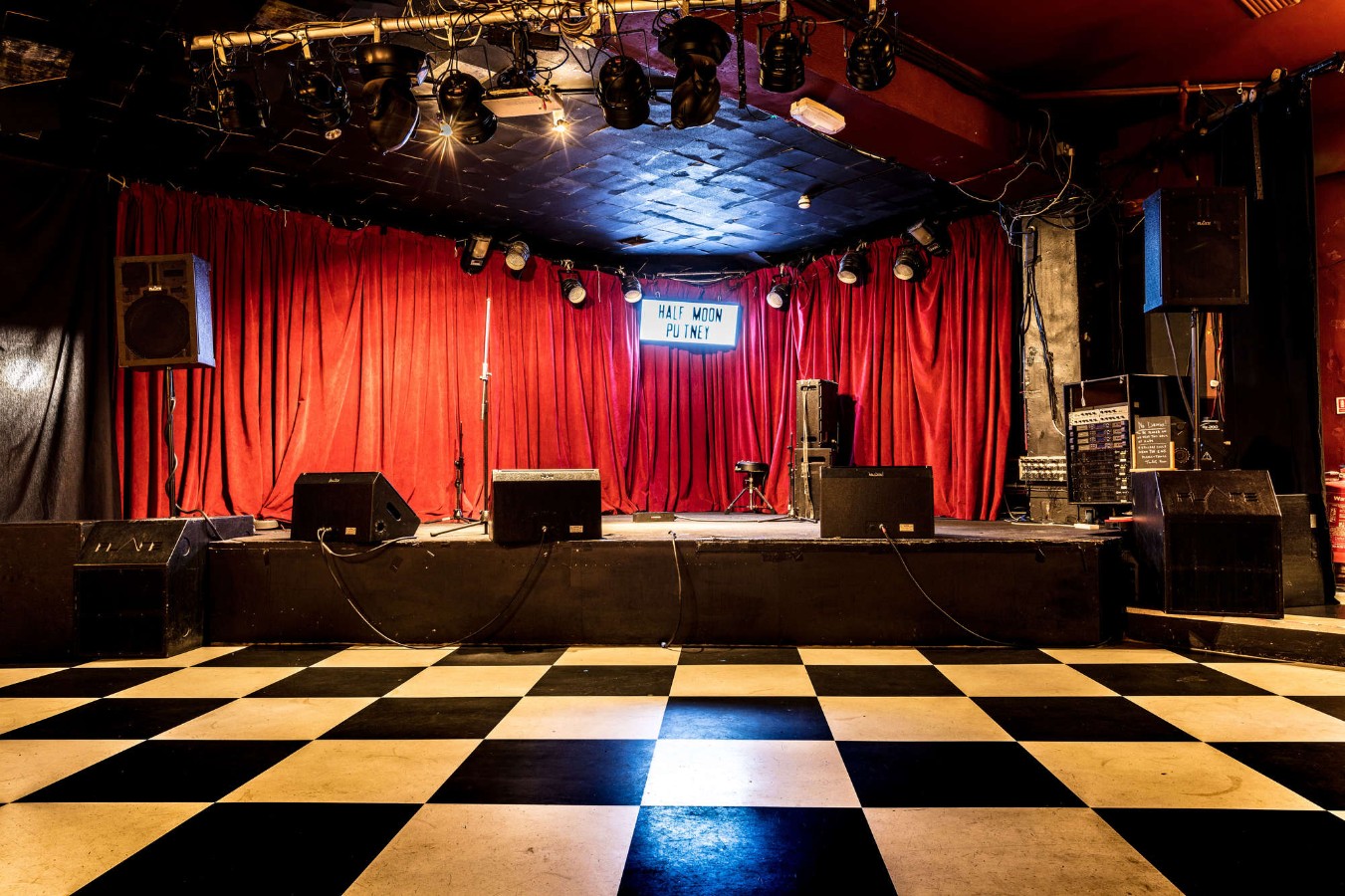 Imagen de The Half Moon